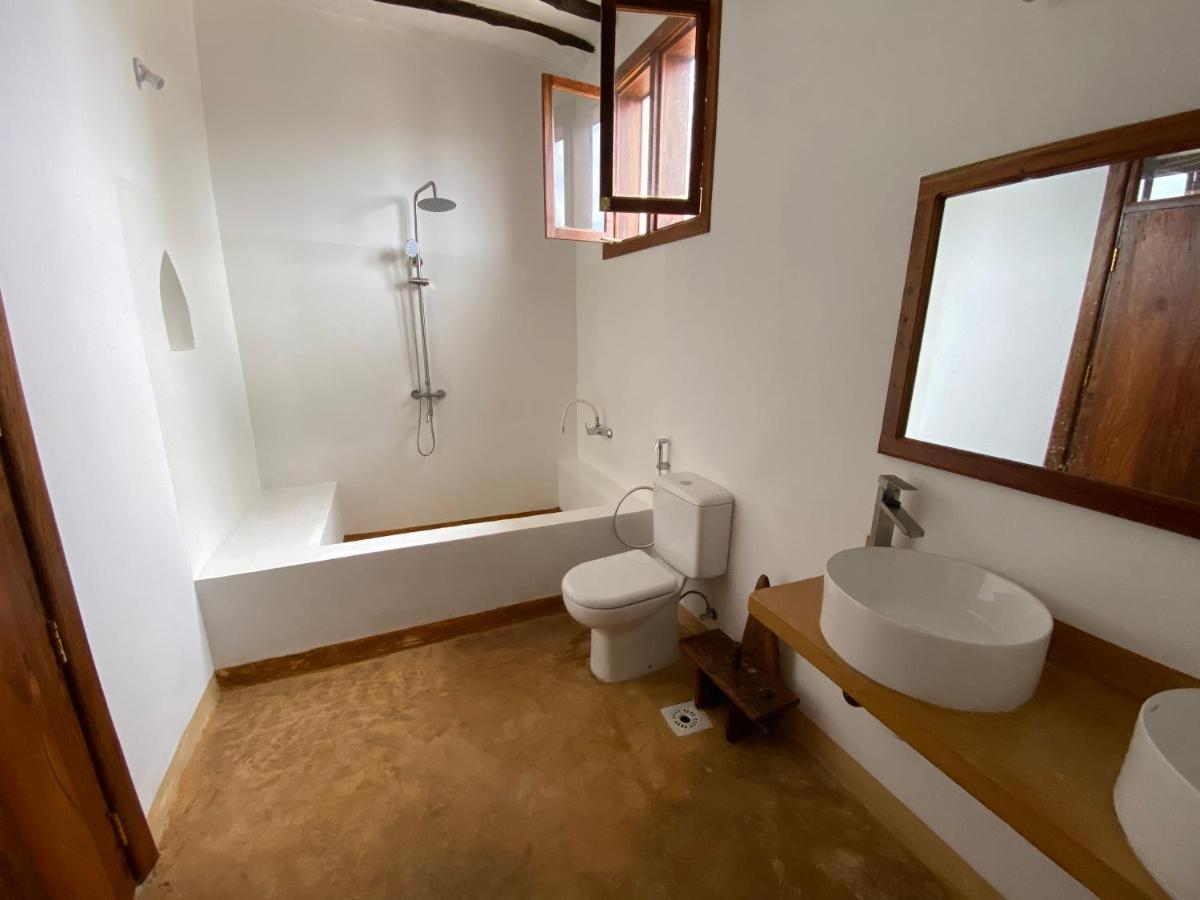 Zuzanu House Bed & Breakfast Нунгви Екстериор снимка