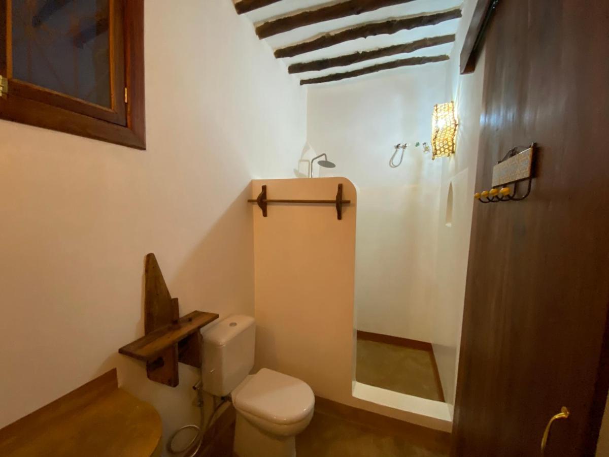 Zuzanu House Bed & Breakfast Нунгви Екстериор снимка