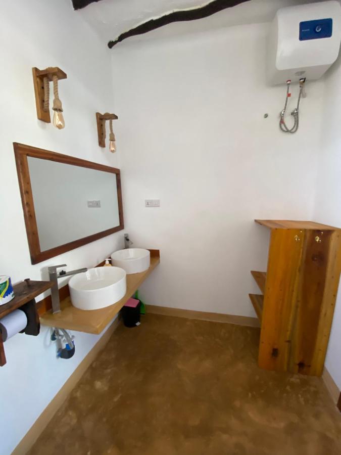 Zuzanu House Bed & Breakfast Нунгви Екстериор снимка
