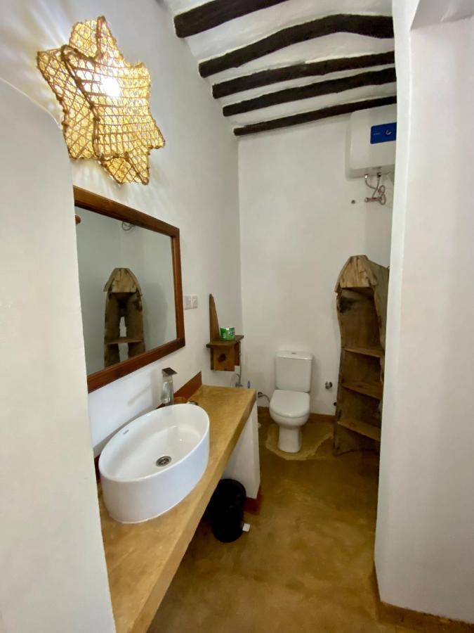 Zuzanu House Bed & Breakfast Нунгви Екстериор снимка
