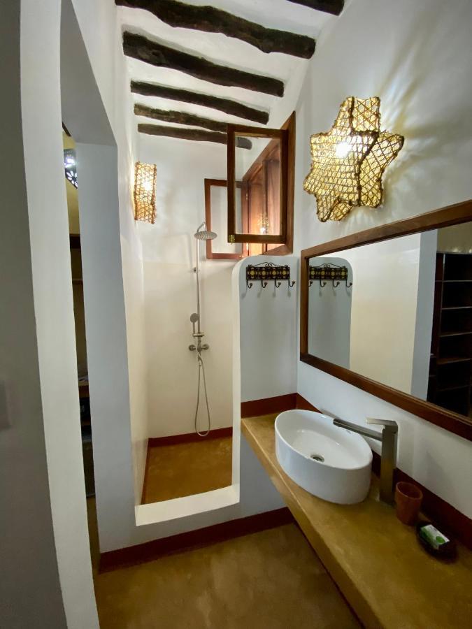 Zuzanu House Bed & Breakfast Нунгви Екстериор снимка