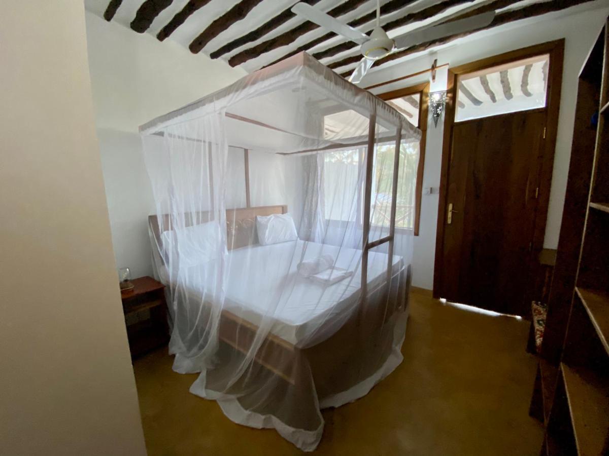 Zuzanu House Bed & Breakfast Нунгви Екстериор снимка
